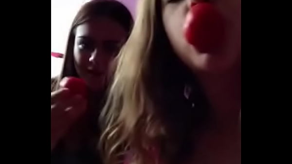 최고의 2 teens testing their gag reflexes in bedroom 최고의 비디오