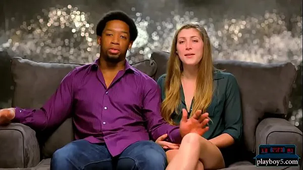 Meilleures Un couple interracial trouve une blonde pour leur premier trio meilleures vidéos