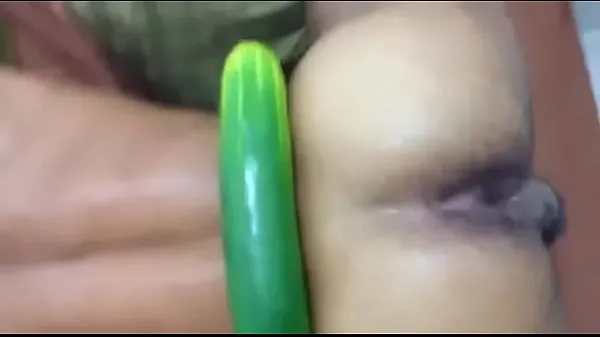 giant cucumber in boyfriend's ass Video terbaik