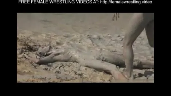 Terbaik Girls wrestling in the mud Video terbaik