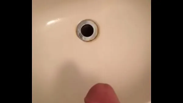 Meilleures Pissing in the sink. (First video meilleures vidéos