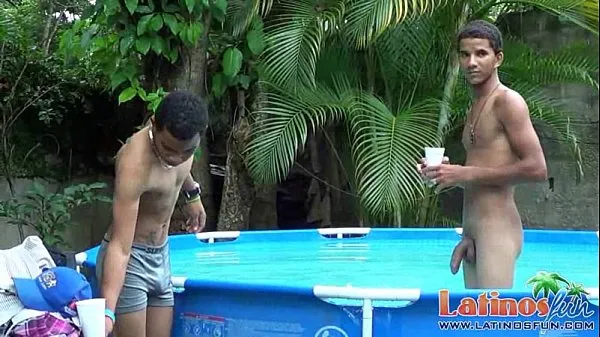 Beste Geile Latin Twinks springen für mündlichen Spaß in den Poolbeste Videos