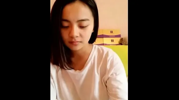 Meilleures Jeune teen asiatique montrant son corps lisse meilleures vidéos