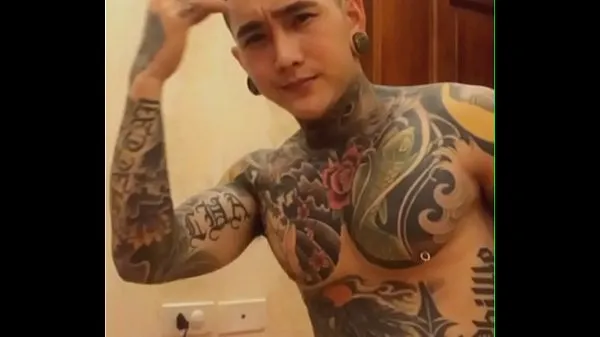 Beste Hotboy zeigt sich sexy auf Bluedbeste Videos