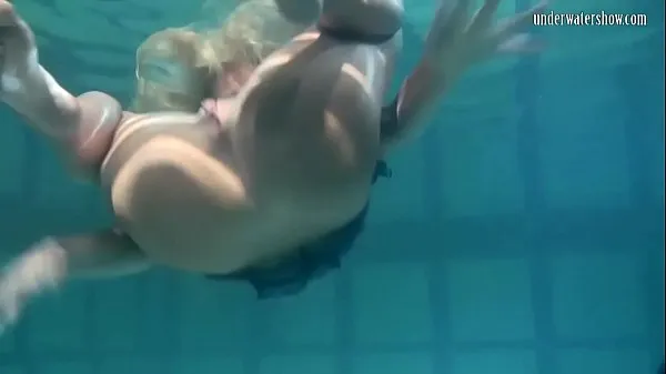 Meilleures Feher blonde aux gros seins fermes sous l'eau meilleures vidéos