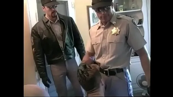 Beste Randy policeman sucking and fucking threesome beste video's