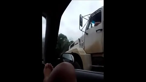 Los mejores En homenaje a la huelga de los camioneros, esta esposa traviesa se quedó peladinha dentro del auto filmando el camión que pasaba - se cayó en la red VIDEO COMPLETO mejores vídeos