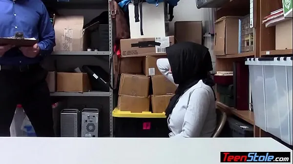 Bästa Huge titted muslim teen thief fucked hard by a mall cop bästa videoklippen