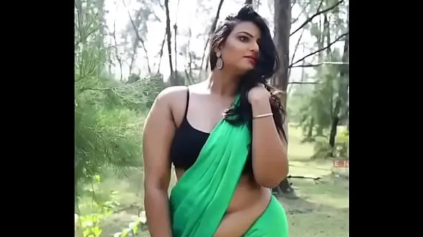 En iyi Mallu beautyqueen showing curves and cleavageen iyi Videolar