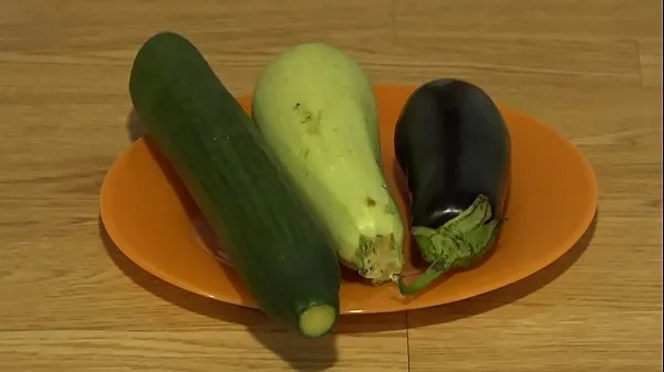 Beste Aubergine, Zucchini und Gurke dehnen meinen geräumigen Anal, ein weites, offenes Loch in einem Hinternbeste Videos