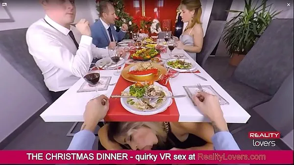 ベスト 美しいブロンドとVRでクリスマスのテーブルの下でフェラチオ ベスト動画