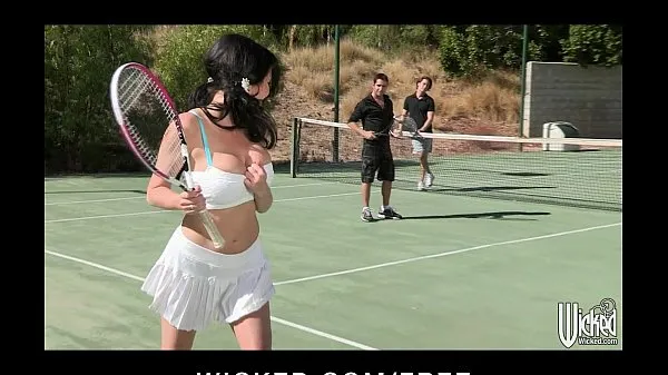 Meilleures Cougar Busty est ramassé au club de tennis et double équipe meilleures vidéos