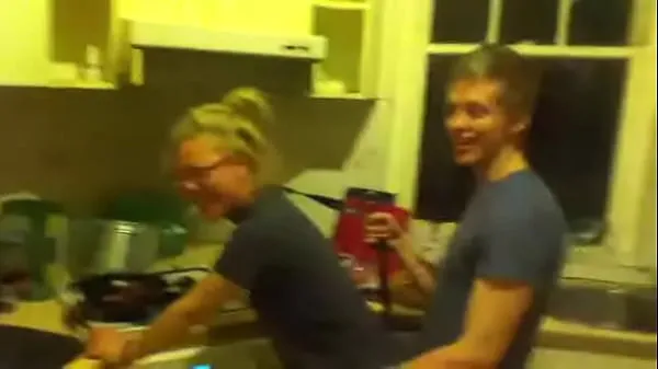 Bedste Fuck teen while she cooking bedste videoer