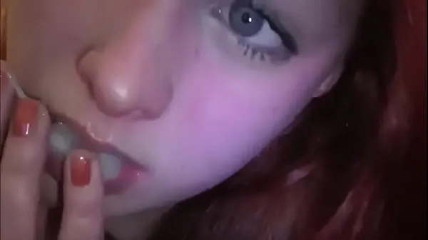 Married redhead playing with cum in her mouth Video terbaik