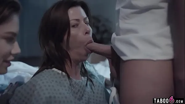 Bedste Huge boobs troubled MILF in a 3some with hospital staff bedste videoer