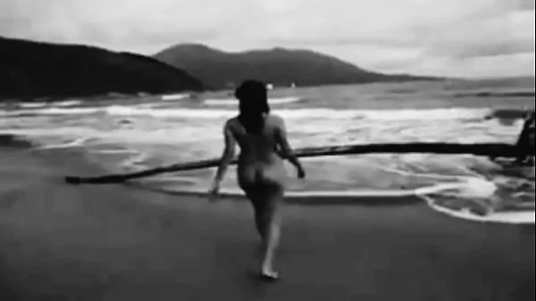 Meilleures Femme Peladinha posant sur la plage pour le tournage de cocu meilleures vidéos