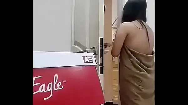 Nejlepší Eagle Boob Slip Show Delivery Guy nejlepší videa