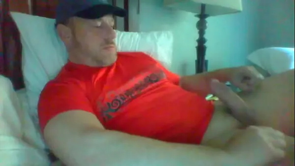 JOCK DAD STROKING IN RED Video terbaik