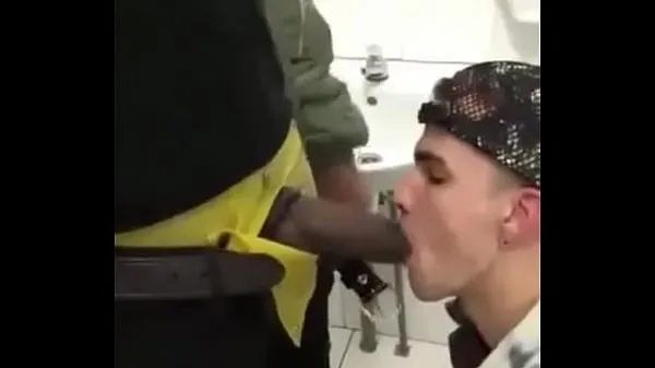 Bästa BATHROOM GAY 2020 bästa videoklippen