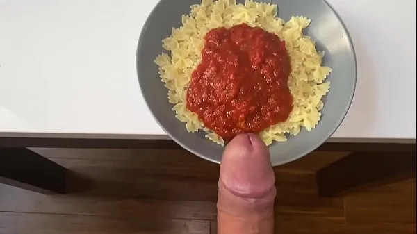 I migliori STO MANGIANDO LA PASTA CON LO SPERMA DEL MIO UOMO ALL'INTERNO ED È COSÌ BUONOvideo migliori