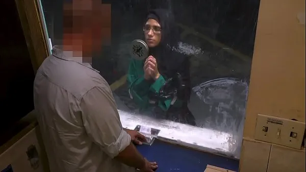 Bästa ARABS EXPOSED - Beautiful Muslim Refugee Needed A Helping Hand, Got Cock Instead bästa videoklippen