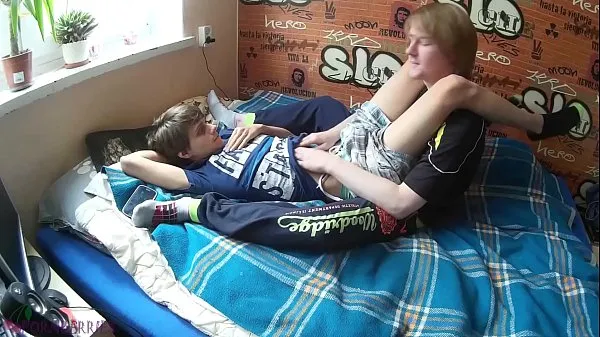 Bedste Two young friends doing gay acts that turned into a cumshot bedste videoer