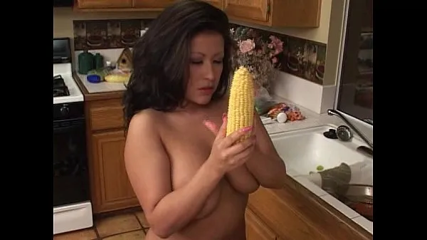 أفضل Fat brunette inserts corn and cucumbers in pussy أفضل مقاطع الفيديو