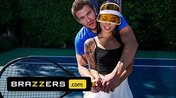 Best Xander Corvus) Massages (Gina Valentinas) Foot To Ease Her Pain They End Up Fucking - Brazzers best Videos