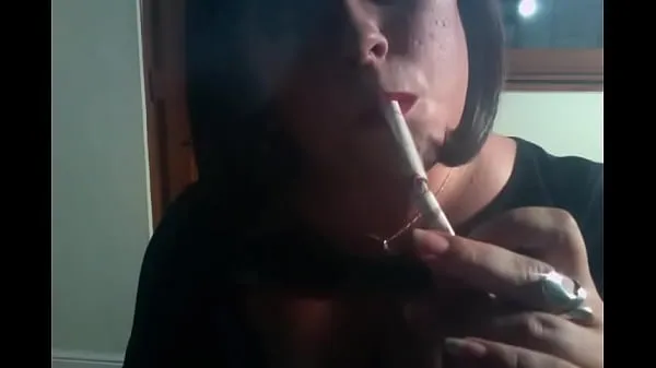 Meilleures La maîtresse britannique BBW Tina Snua Chain fume 120 cigarettes meilleures vidéos