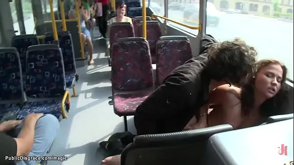 I migliori Polsi e gomiti legati insieme dietro la bruna dalle tette piccole La troia europea Niki Sweet ha camminato per le strade pubbliche nuda e poi in autobus scopata da un grosso cazzo Zenza Raggivideo migliori