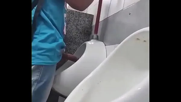 Beste Horny straight men seeing rolls in the mall's bathroom urinal beste videoer