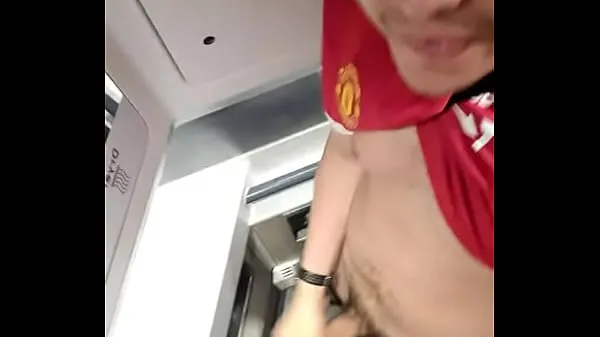 أفضل Chav wanking on Public Train أفضل مقاطع الفيديو