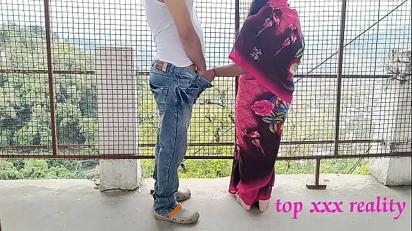 Best XXX Bengali hot bhabhi amazing outdoor sex in pink saree with smart thief! XXX Hindi web series sex Last Episode 2022 best Videos