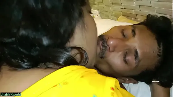 Najboljši Hot beautiful Bhabhi long kissing and wet pussy fucking! Real sex najboljši videoposnetki