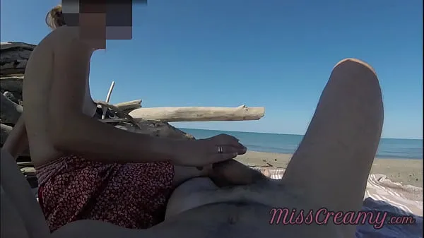 Beste Fremde erwischten meine Frau dabei, wie sie meinen Schwanz an einem öffentlichen FKK-Strand berührte und masturbierte - Echtes Amateur-Französisch - MissCreamybeste Videos