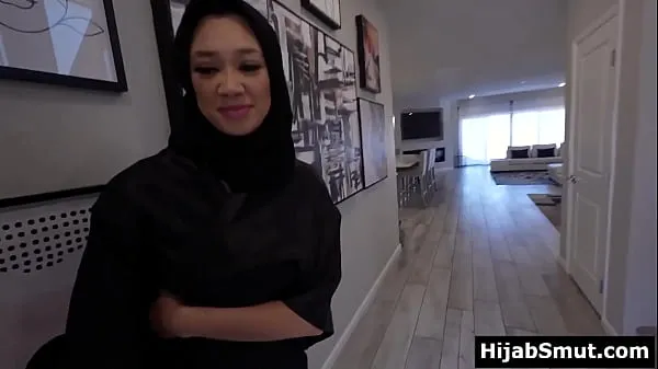 Muslim girl in hijab asks for a sex lesson Video terbaik