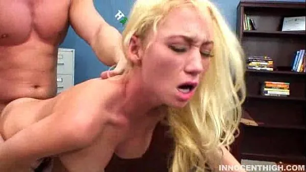 Los mejores La hermosa rubia Madison Scott es follada y recibe un creampie en clase mejores vídeos