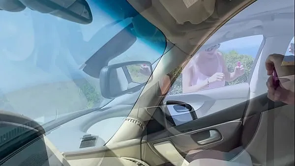 최고의 Hitchhiker PEEING 3 times through the window of a moving car 최고의 비디오