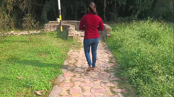 I migliori La bella fidanzata indiana del villaggio desi faceva una scopata all'aperto con il fidanzato in un chiaro audio hindivideo migliori
