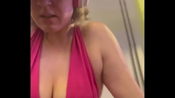 Beste Wow, my training at the gym left me very sweaty and even my pussy leaked, I was embarrassed because I was so horny beste videoer
